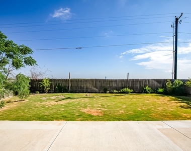 518 Carrington St - Photo Thumbnail 25