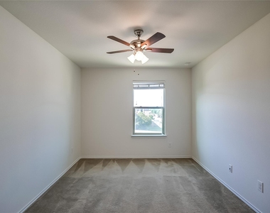 518 Carrington St - Photo Thumbnail 23