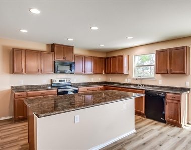 518 Carrington St - Photo Thumbnail 11