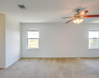 518 Carrington St - Photo Thumbnail 17