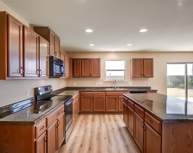 518 Carrington St - Photo Thumbnail 12