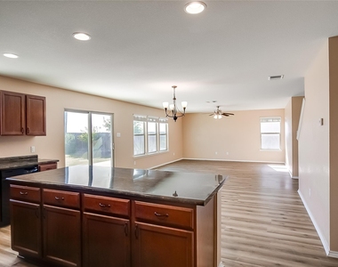 518 Carrington St - Photo Thumbnail 14