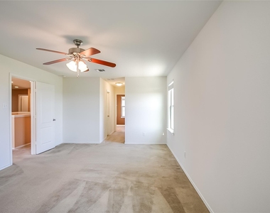 518 Carrington St - Photo Thumbnail 19