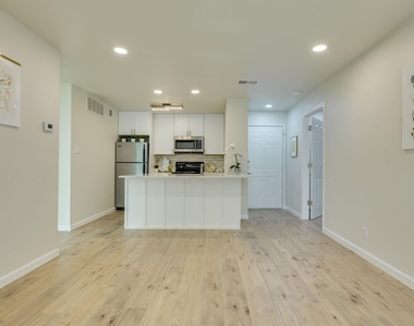8888 Tallwood Dr - Photo Thumbnail 11