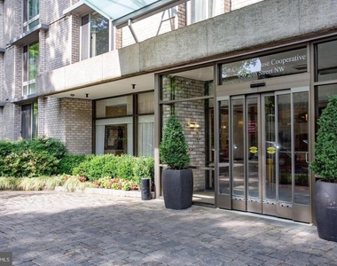 940 25th Street Nw - Photo Thumbnail 1
