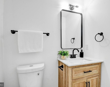 517 Florida Avenue Ne - Photo Thumbnail 10