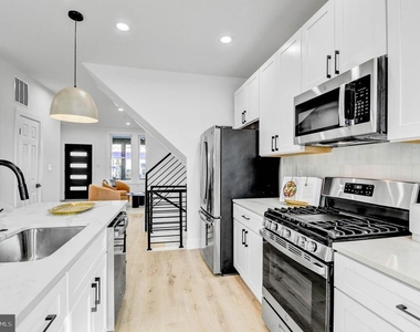 517 Florida Avenue Ne - Photo Thumbnail 14