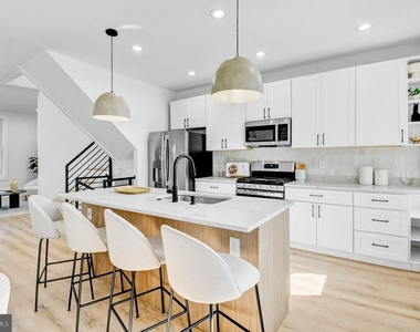 517 Florida Avenue Ne - Photo Thumbnail 15