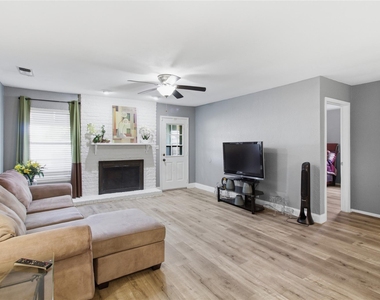 2410 Buttercup Cir - Photo Thumbnail 8