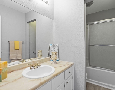 2410 Buttercup Cir - Photo Thumbnail 14