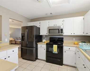2410 Buttercup Cir - Photo Thumbnail 5