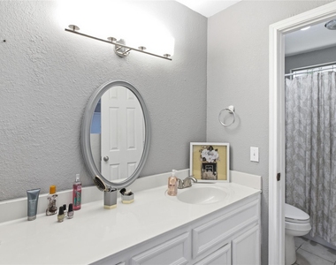 2410 Buttercup Cir - Photo Thumbnail 12