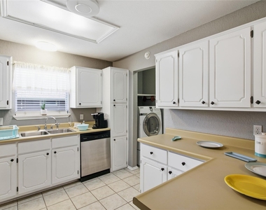 2410 Buttercup Cir - Photo Thumbnail 6