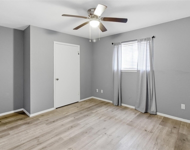 2410 Buttercup Cir - Photo Thumbnail 10