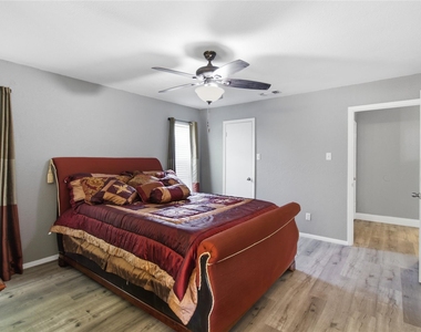 2410 Buttercup Cir - Photo Thumbnail 11