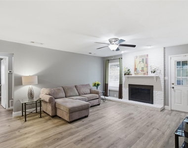 2410 Buttercup Cir - Photo Thumbnail 9
