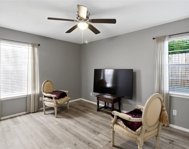 2410 Buttercup Cir - Photo Thumbnail 15