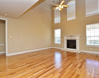 303 Hensley Dr - Photo Thumbnail 2