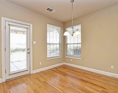 303 Hensley Dr - Photo Thumbnail 11