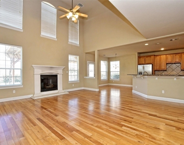 303 Hensley Dr - Photo Thumbnail 3