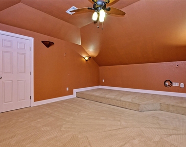 303 Hensley Dr - Photo Thumbnail 14