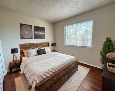 8700 Clearbrook Trl - Photo Thumbnail 28