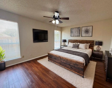 8700 Clearbrook Trl - Photo Thumbnail 29