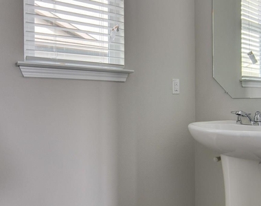 18404 Cumberland Gap Blvd - Photo Thumbnail 15