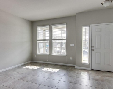 18404 Cumberland Gap Blvd - Photo Thumbnail 7