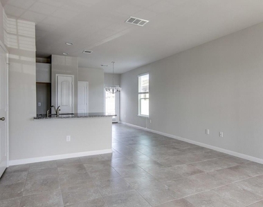 18404 Cumberland Gap Blvd - Photo Thumbnail 5
