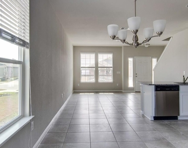 18404 Cumberland Gap Blvd - Photo Thumbnail 14
