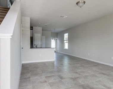 18404 Cumberland Gap Blvd - Photo Thumbnail 4