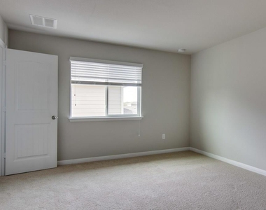 18404 Cumberland Gap Blvd - Photo Thumbnail 16