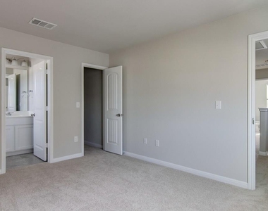 18404 Cumberland Gap Blvd - Photo Thumbnail 18