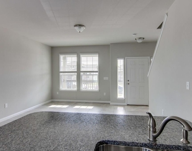 18404 Cumberland Gap Blvd - Photo Thumbnail 9