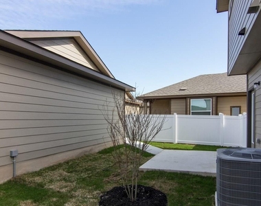 18404 Cumberland Gap Blvd - Photo Thumbnail 26