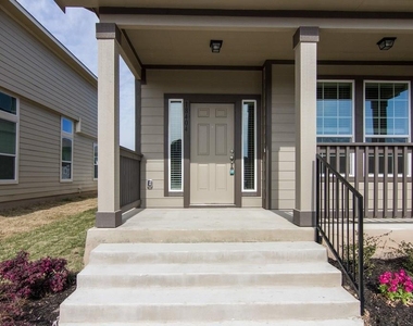 18404 Cumberland Gap Blvd - Photo Thumbnail 3