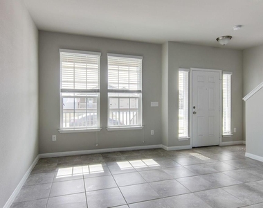 18404 Cumberland Gap Blvd - Photo Thumbnail 6