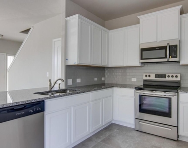 18404 Cumberland Gap Blvd - Photo Thumbnail 11