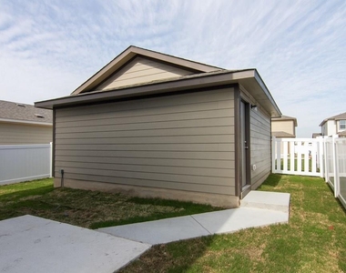 18404 Cumberland Gap Blvd - Photo Thumbnail 25