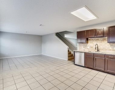 1001 Howell Terrace Pl - Photo Thumbnail 4
