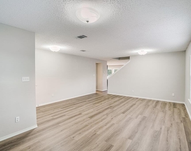 1001 Howell Terrace Pl - Photo Thumbnail 7