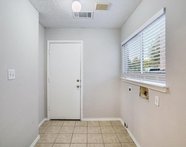 1001 Howell Terrace Pl - Photo Thumbnail 19