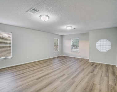 1001 Howell Terrace Pl - Photo Thumbnail 17