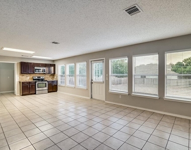 1001 Howell Terrace Pl - Photo Thumbnail 5