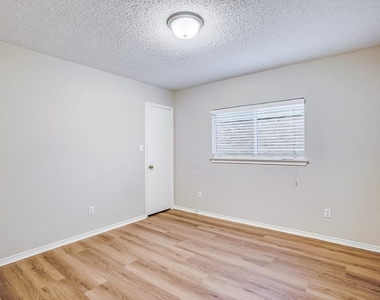1001 Howell Terrace Pl - Photo Thumbnail 13