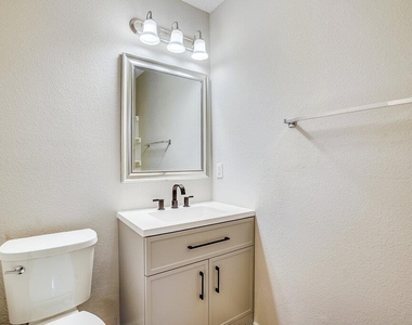 1001 Howell Terrace Pl - Photo Thumbnail 10