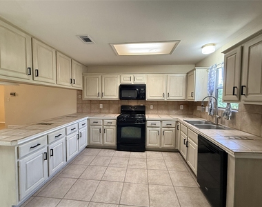 7907 Dunn St - Photo Thumbnail 4