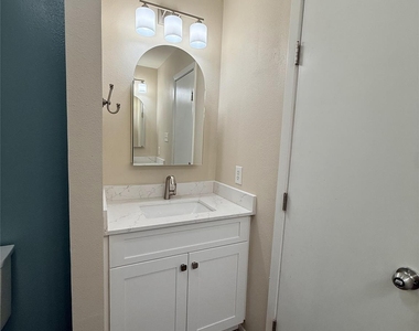 7907 Dunn St - Photo Thumbnail 14
