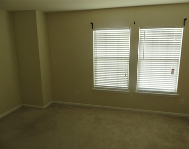 3633 Hawk View St - Photo Thumbnail 10